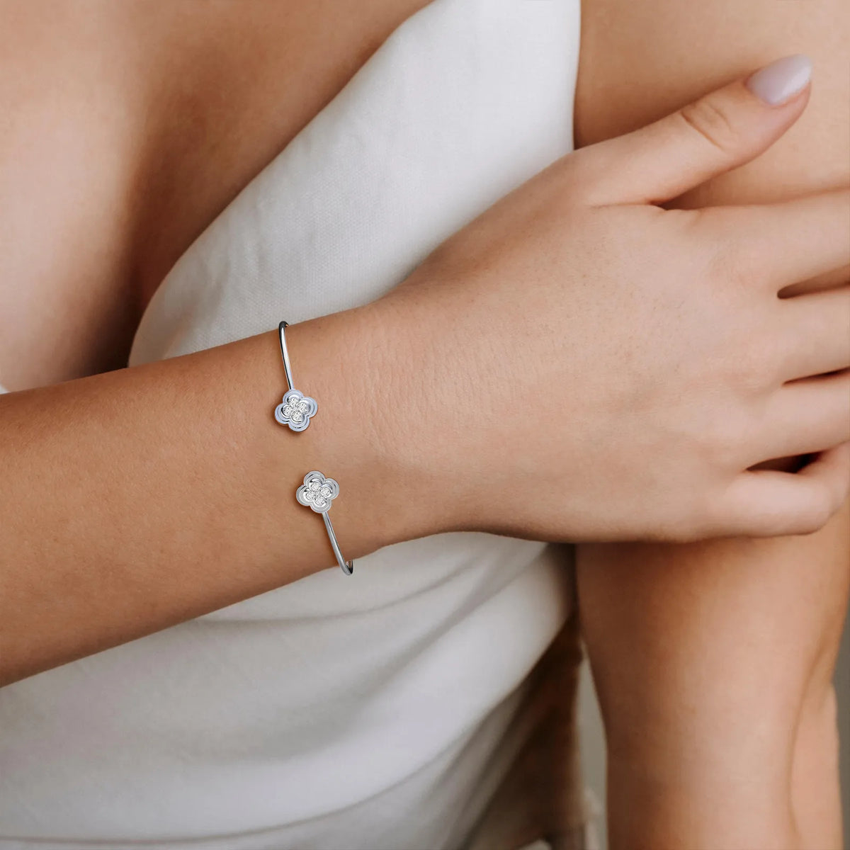 Lab Grown Diamond Bangle Bracelet With Clover Design - Bracelets