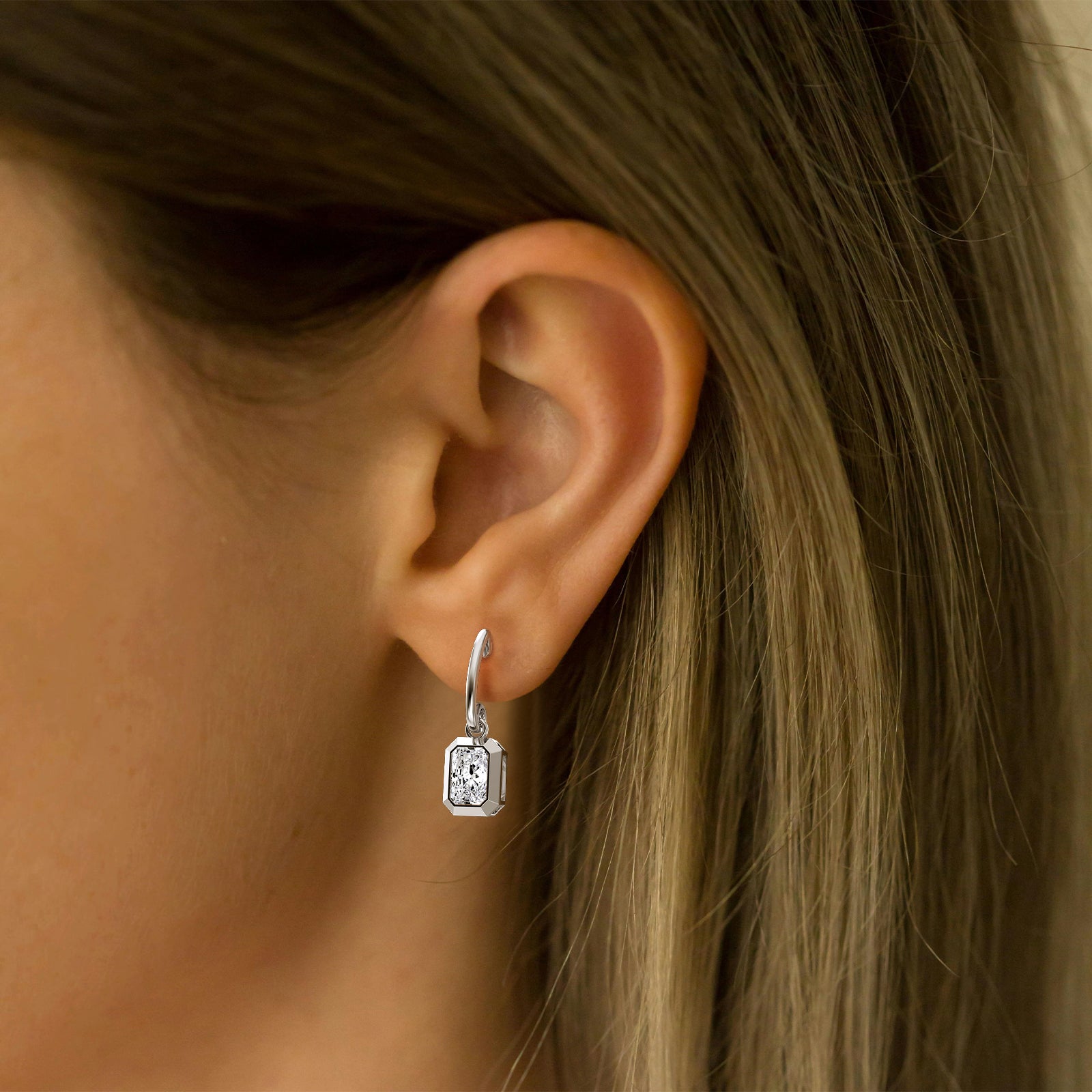 Best Earring Material For Sensitive Ears - Leonids