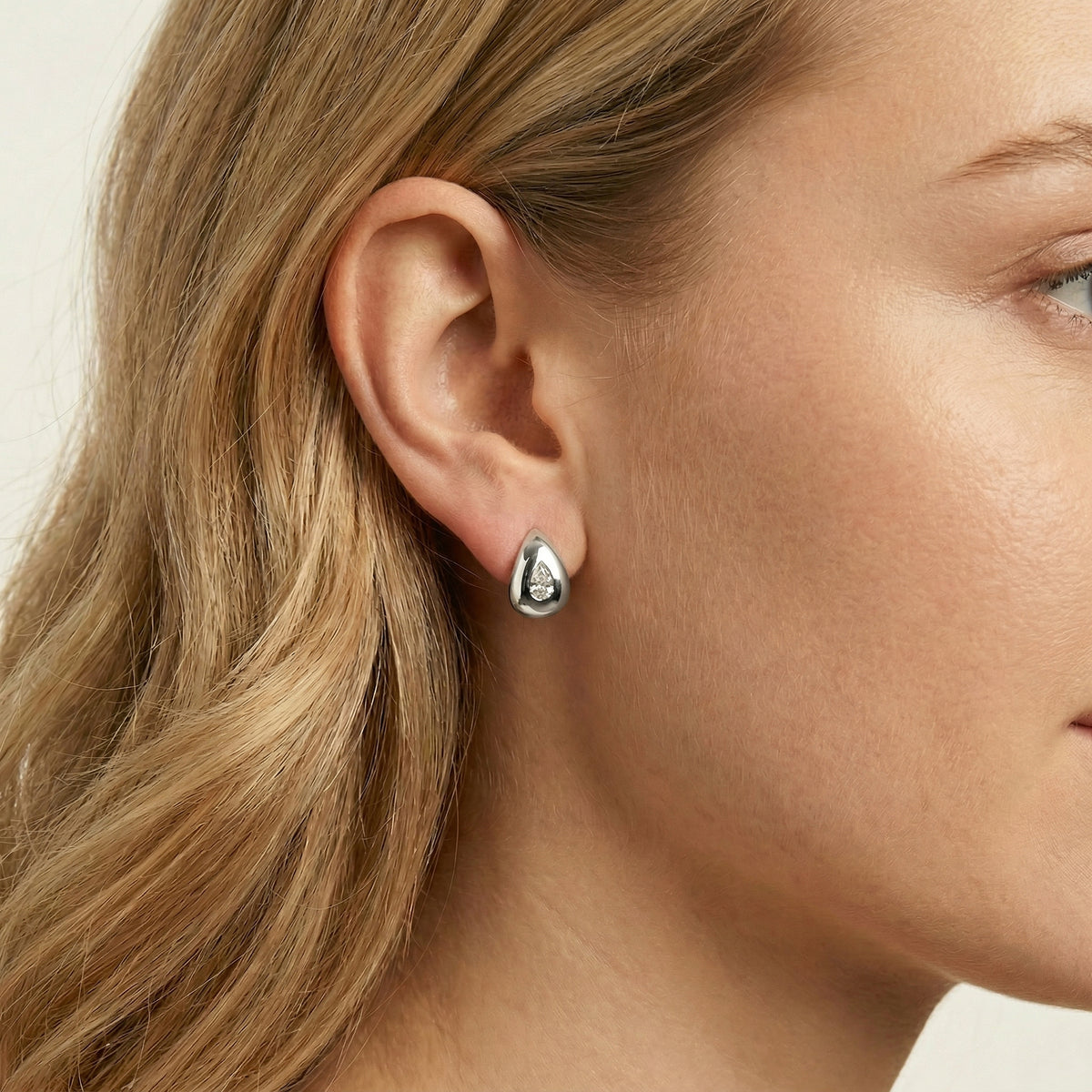 Pear Lab - Grown Diamond Sculptural Huggie Earrings in 925 Sterling Silver - Earrings