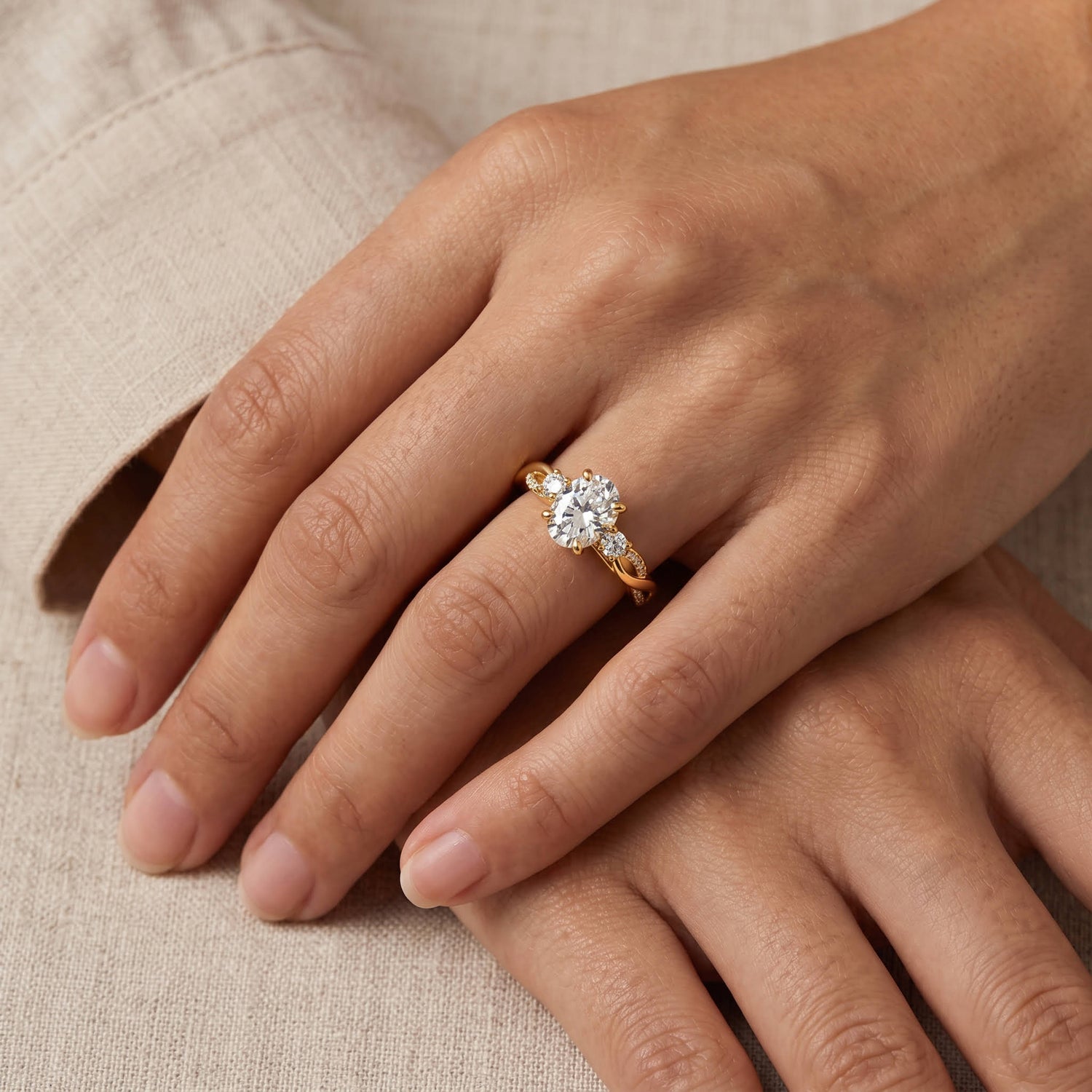 Eloise丨Oval Lab-Grown Diamond Twisted Engagement Ring with Side Accents