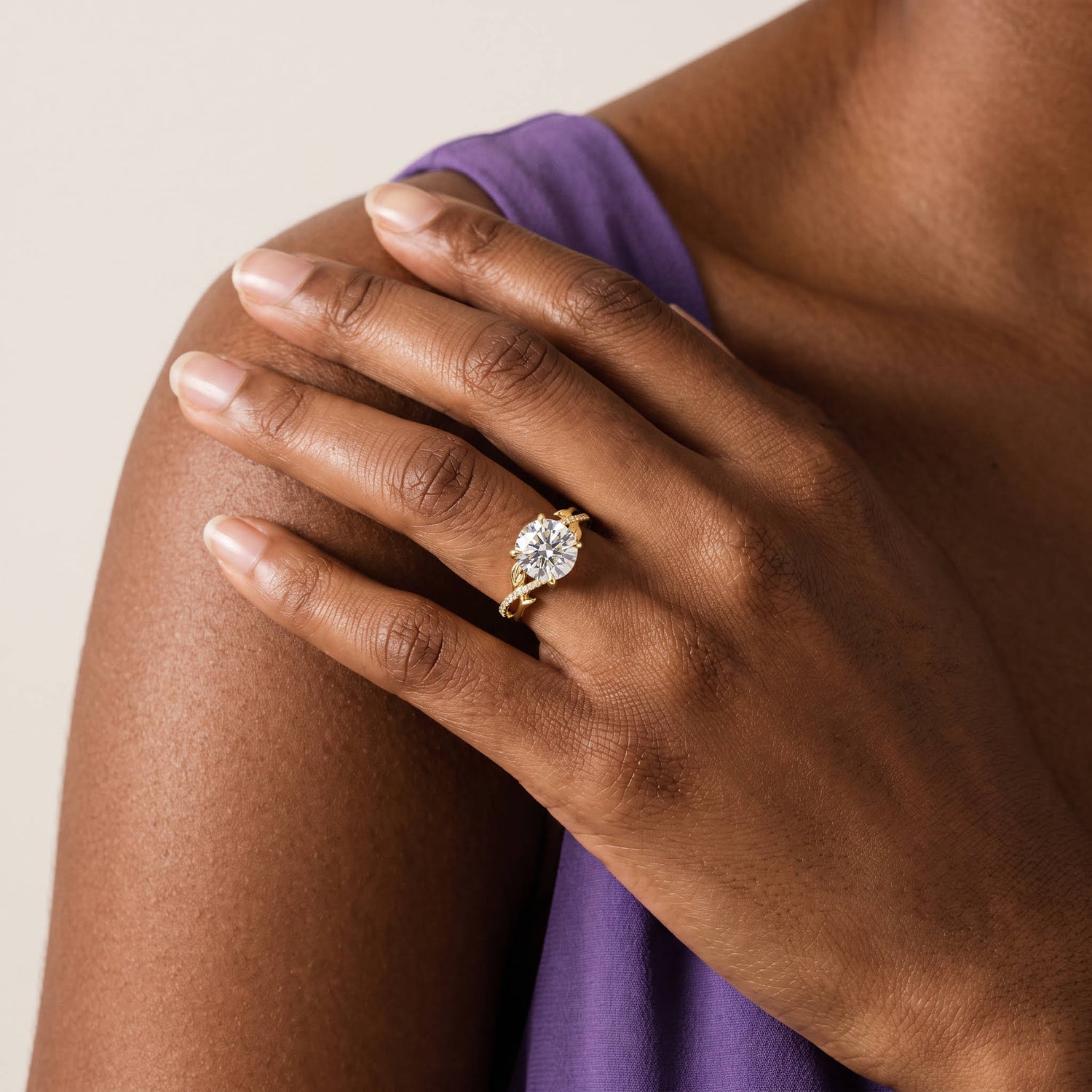 Caroline丨Round Cut Leaf-Inspired Intertwined Pavé Engagement Ring - Rings