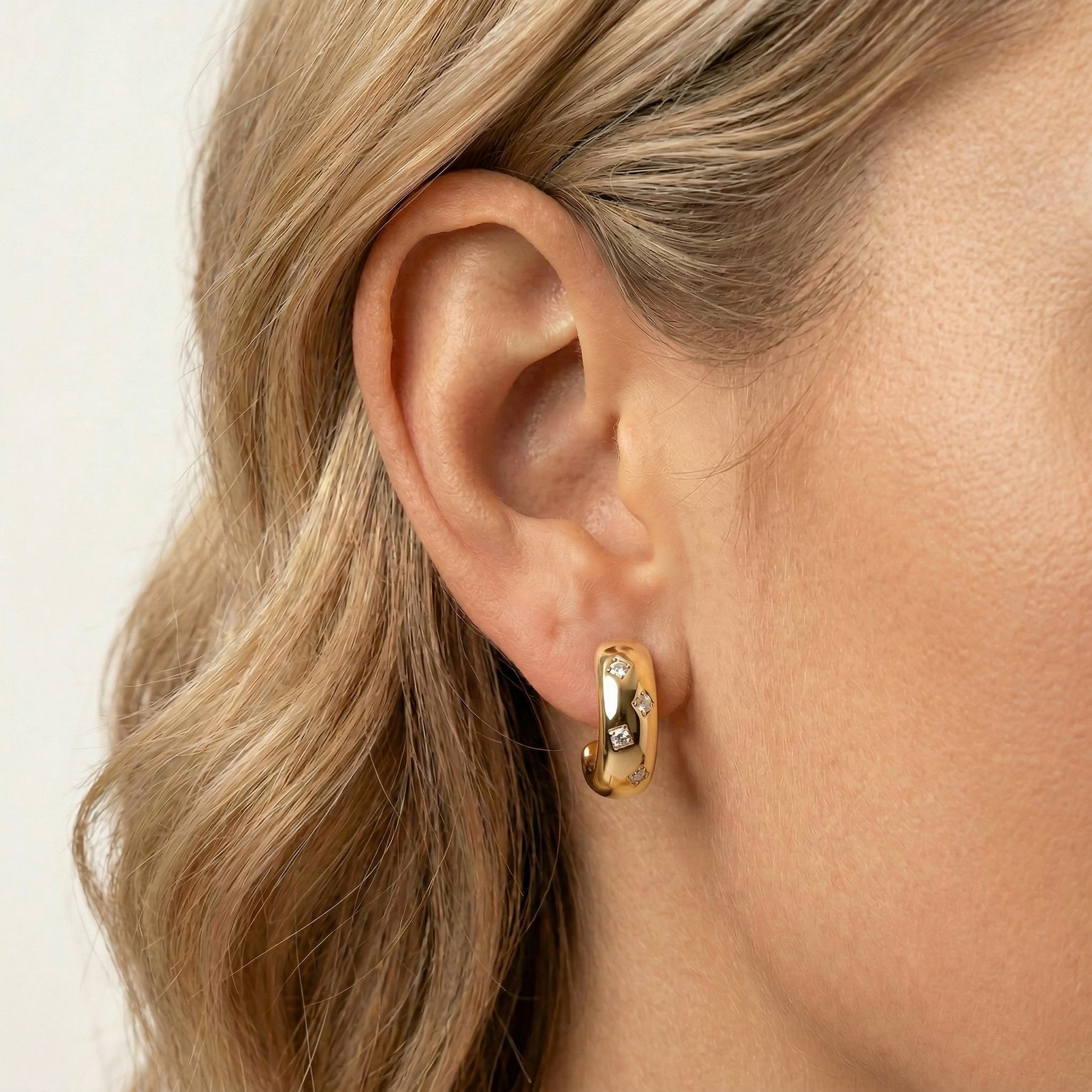 Scattered Lab - Grown Diamond Huggie Hoop Earrings in Sterling Silver - Earrings