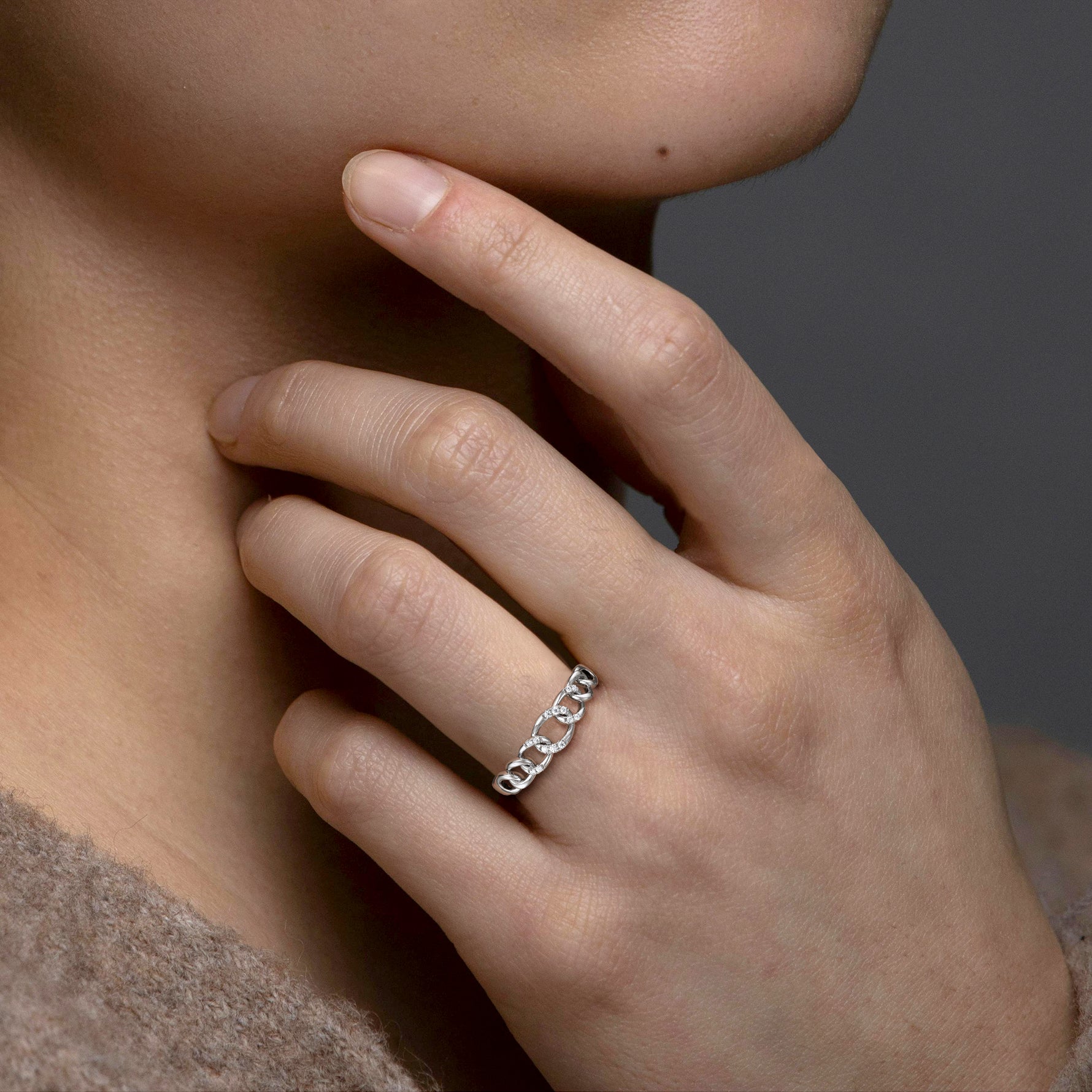 14K Gold Interlocking Chain Ring with Lab - Grown Diamond Accents - Rings